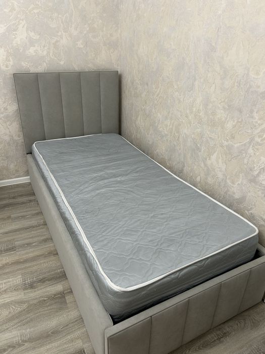 Кровать с подъемным механизмом