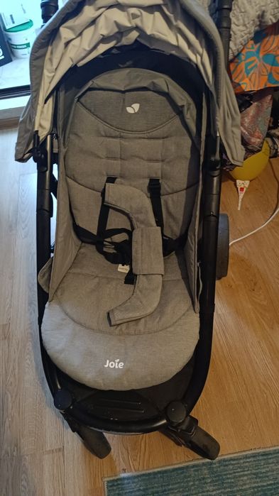 Cărucior bebe joie