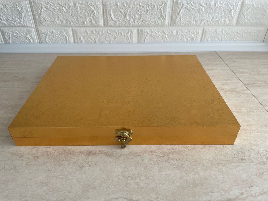 Прибори за хранене 24 части в дървена кутия