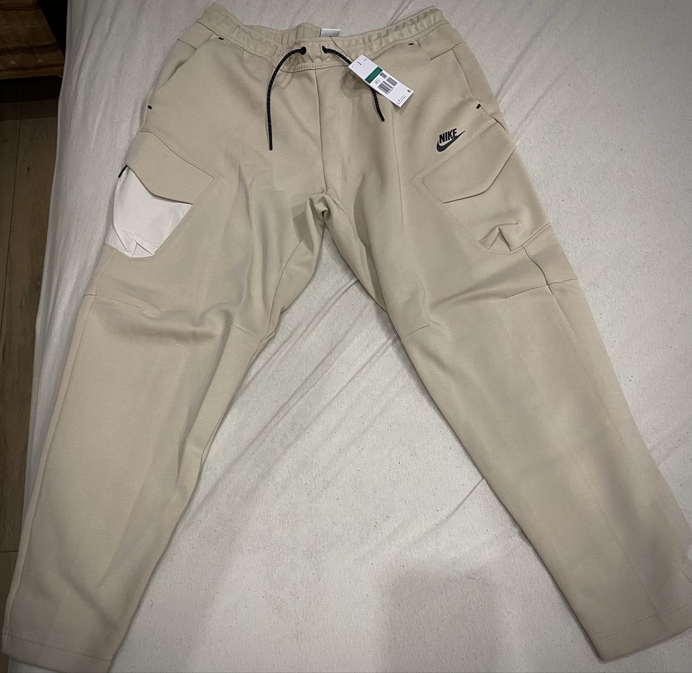 Nike Tech Fleece Utility бежов панталон