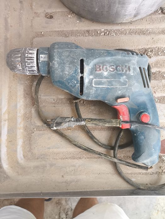Дрель BOSCH в хорошем состоянии оригинал.
