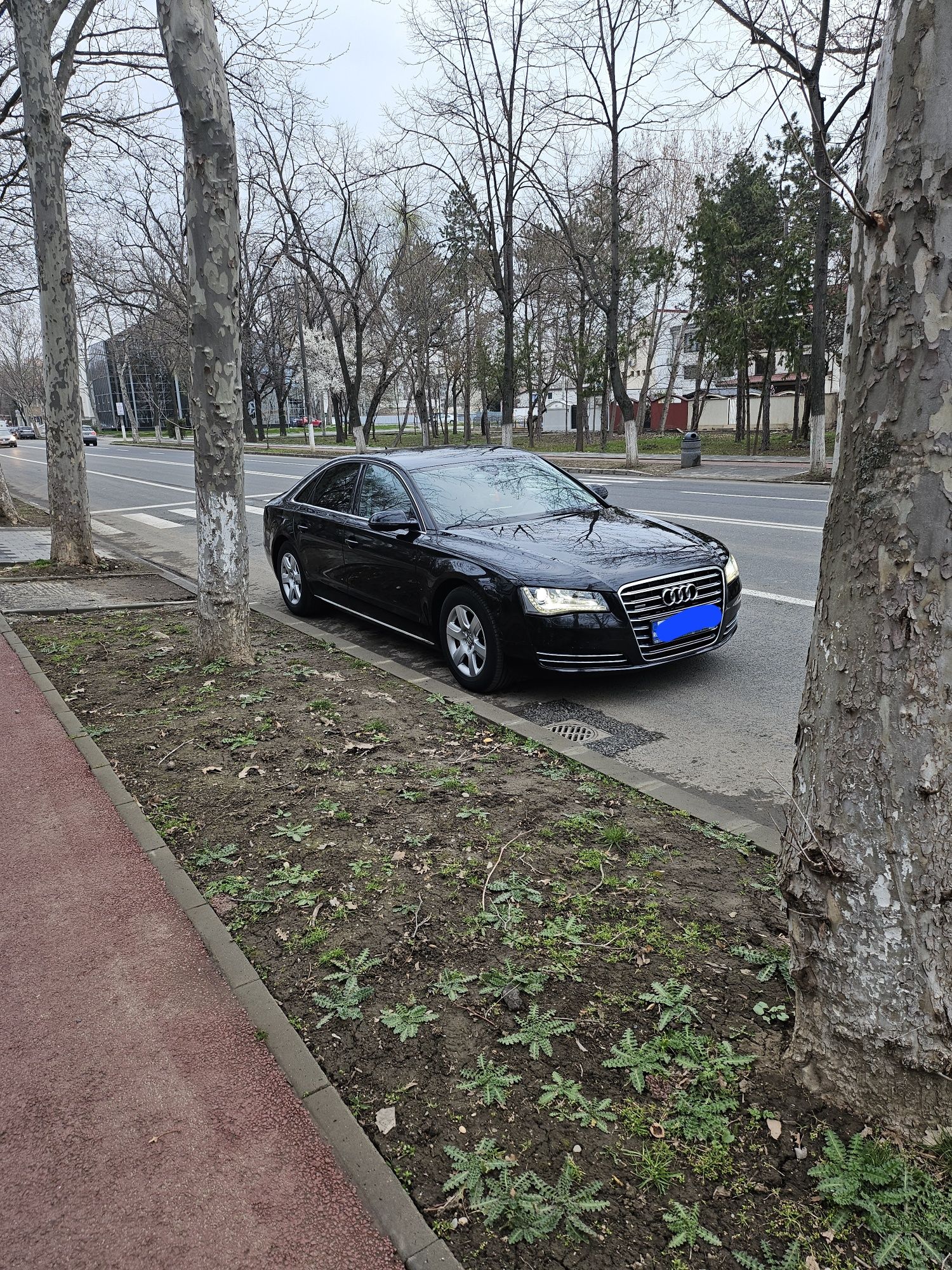 Vând Audi A8 2011 3.0d quattro