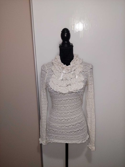 Bluză MEXTON cu jabou, funda satinată, nasture stras