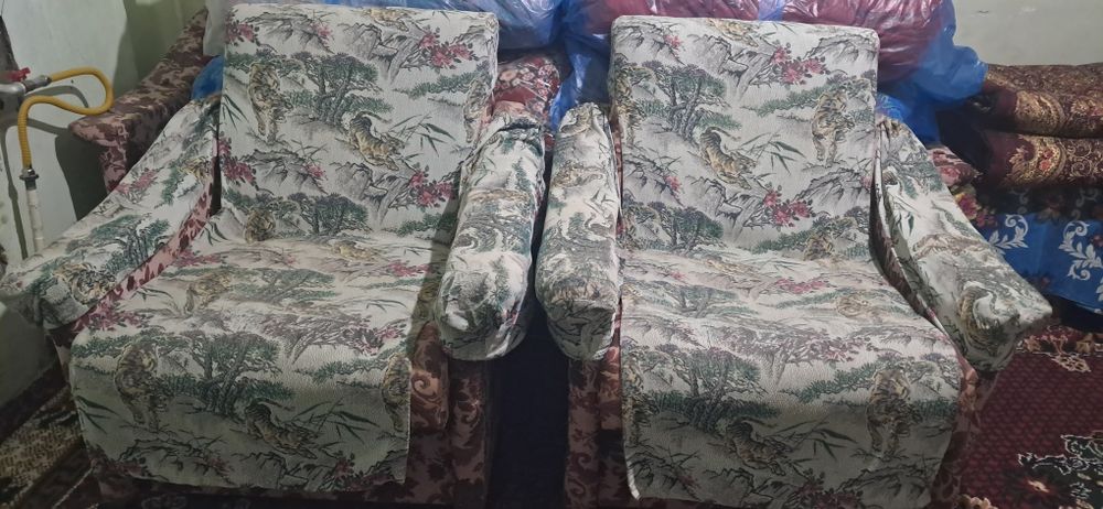 Divan kreslo 2tadan narxi kelishiladi manzil Yangihayot Choshtepa