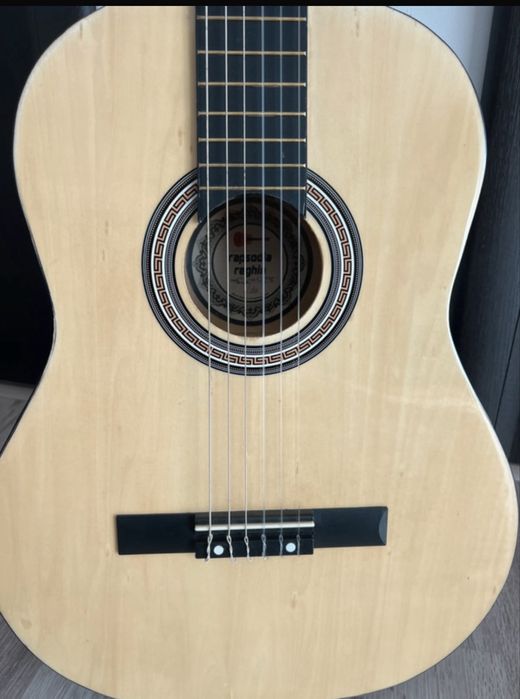 Vând chitară clasică nouă