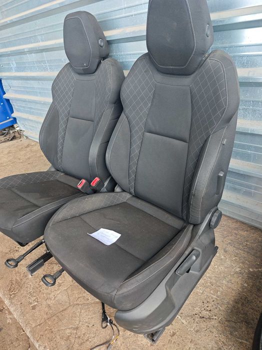 Текстилен салон седалки Skoda Karoq 2018г дефект Н697