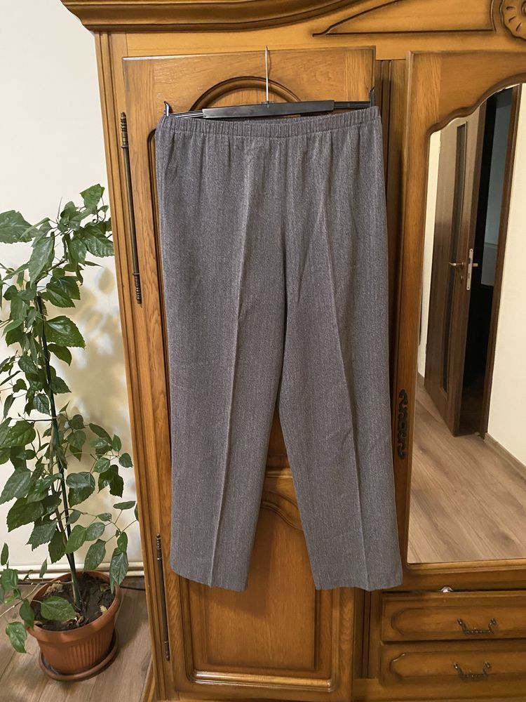 Pantaloni eleganti din stofa