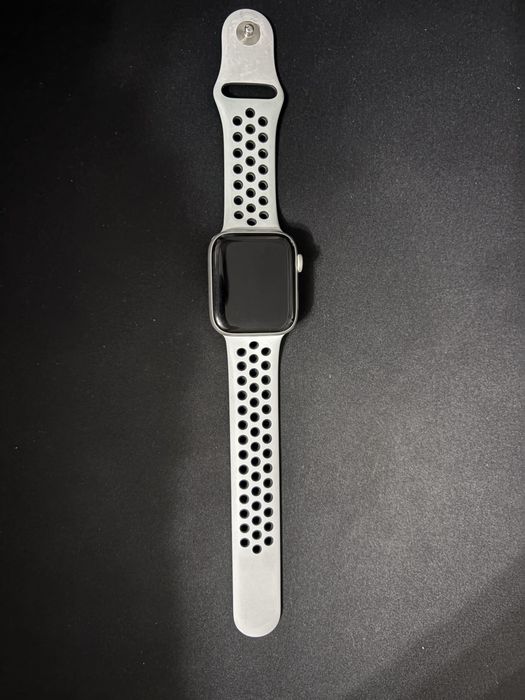 Продам Apple watch SE