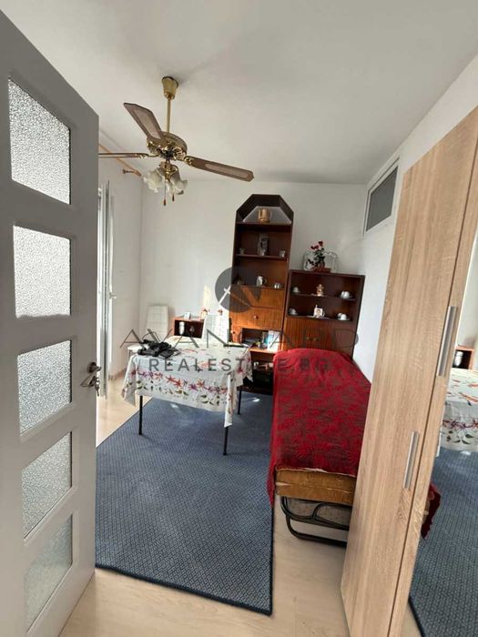 оф.24475 Двустаен с три отделни стаи до бенз. Хаджията Груев