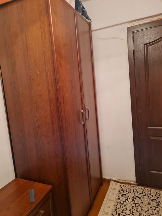 Продам прихожую в коридор, стенку в зал , шкафы в комнаты