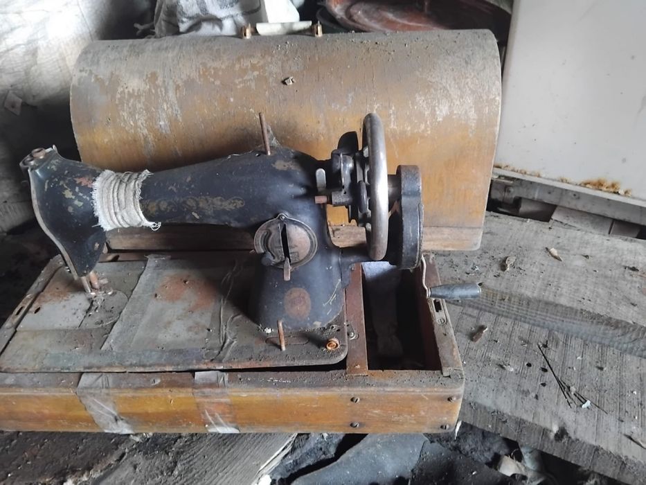 Продам швейную машину