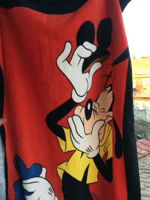 Оригинална ретро кърпа на Дисни. Голяма с Мики и Гуфи