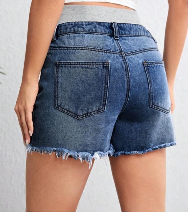 Blugi scurti gravidă