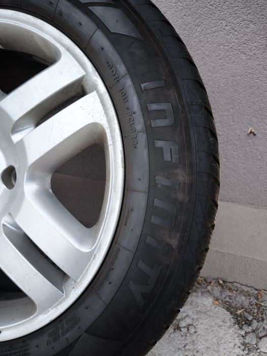 4 бр. Гуми + джанти Touareg 235/60-18 Дот 23