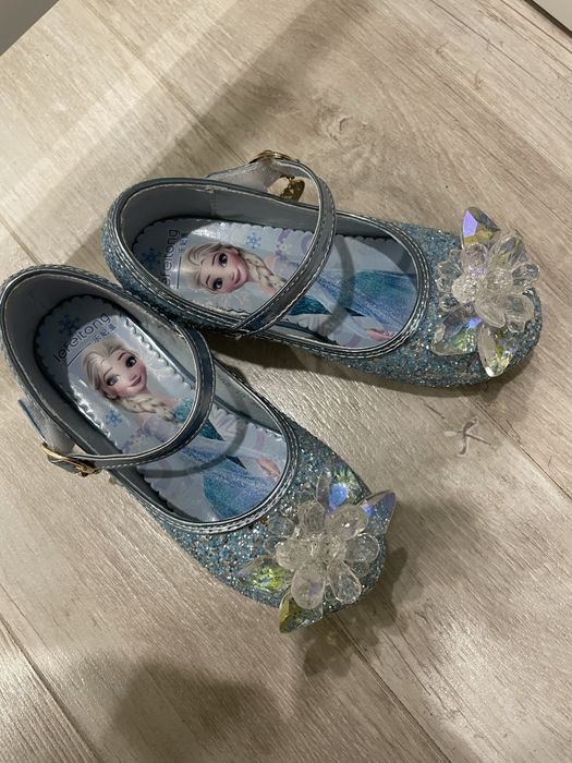 Туфельки на каблуках девочке