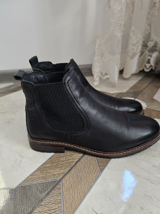 Ghete din piele scurte