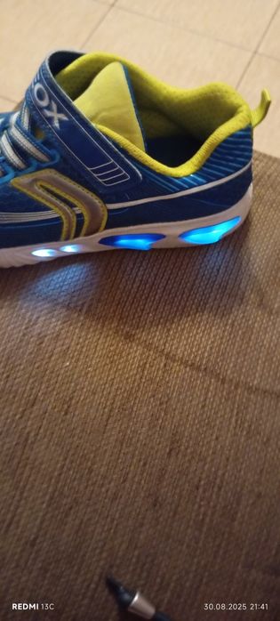 Adidași cu lumini în talpă geox