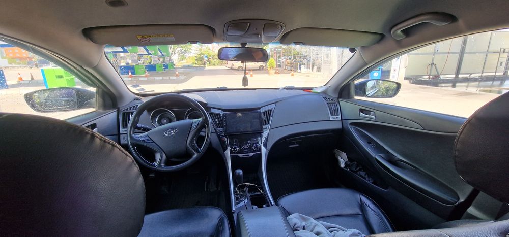 Hyundai Sonata..