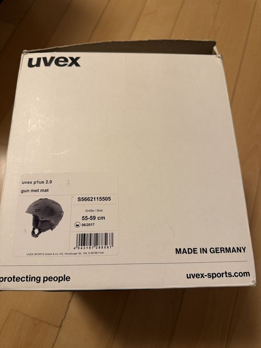 Ски каска UVEX 55-59 cm

Каската е купена нова от магазин и е използва