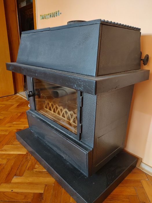 Продавам чугунена камина