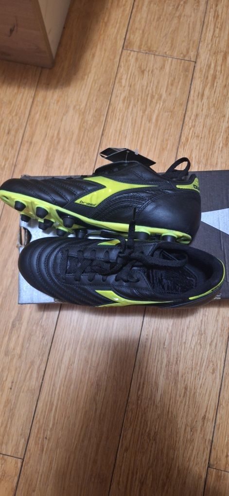 Чисто нови футболни обувки Diadora 39ти номер