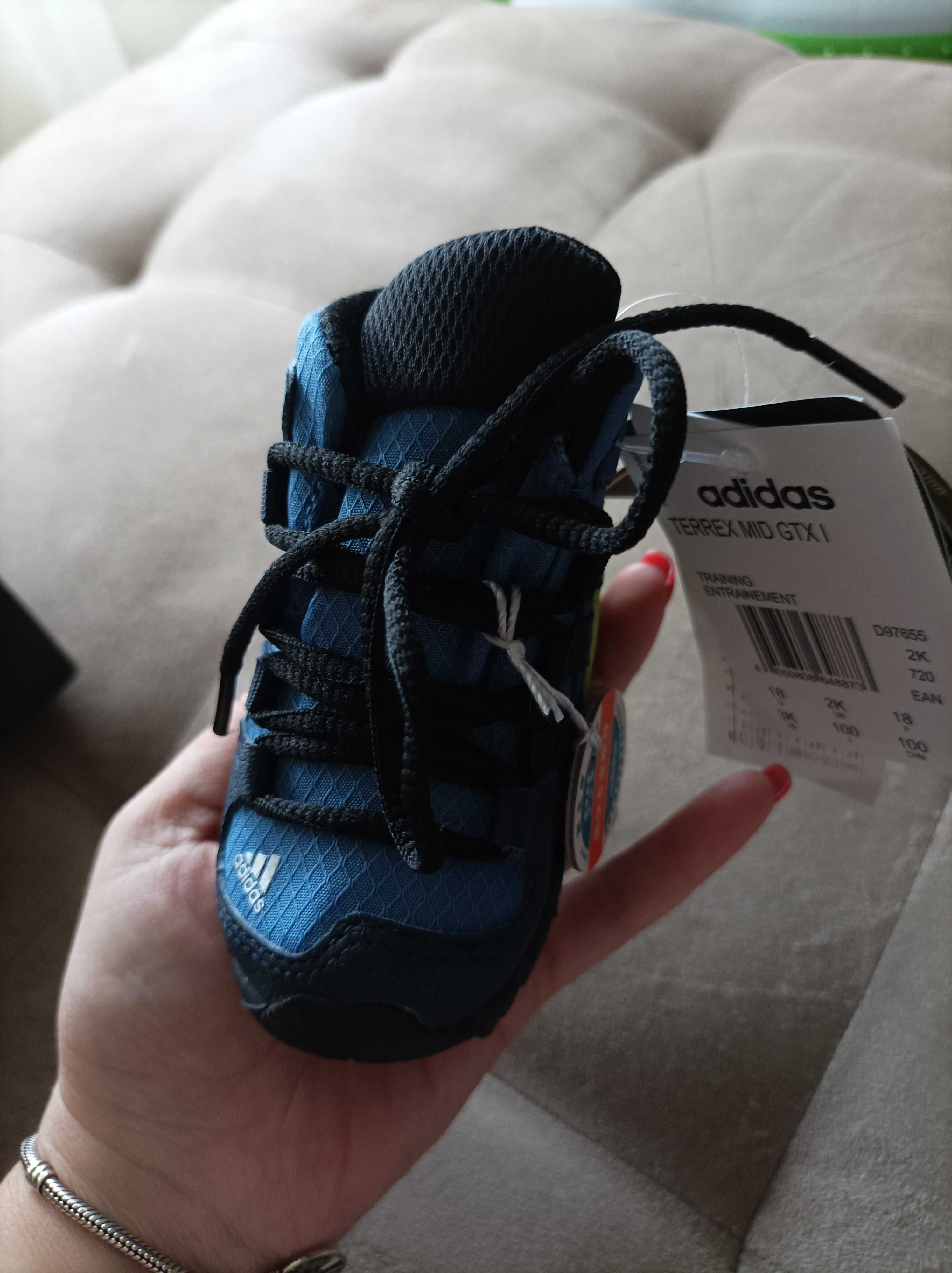Бебешки ботушки на Adidas