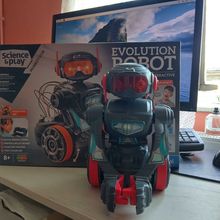 Robot de jucarie programabil Clementoni: Evolution Robot