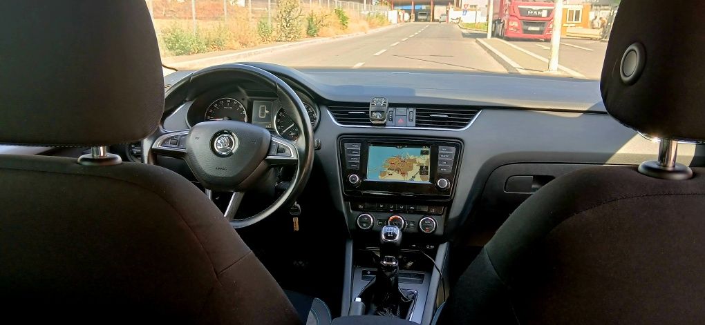 Vând Octavia 1.6tdi