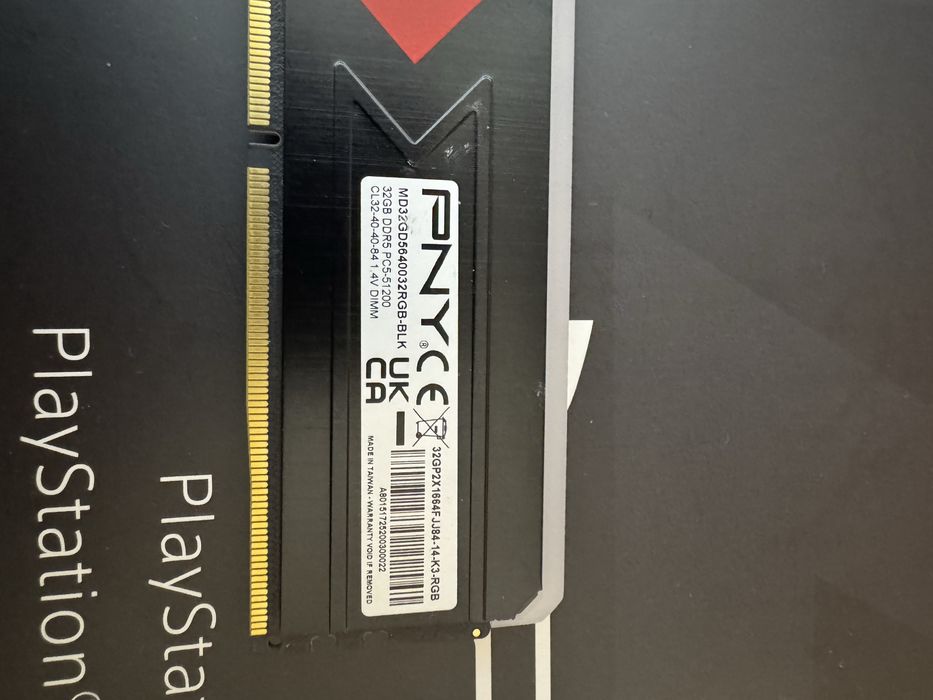 Memorie ram pc calculator 32gb DDR5 6400 mhz cu RGB PNY