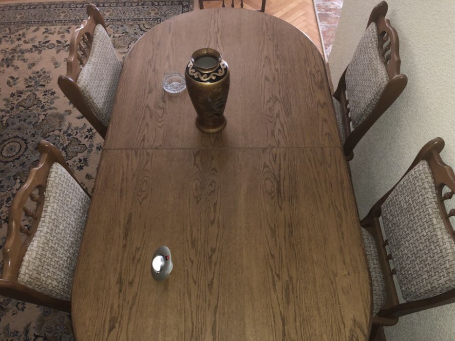 Masa + 6 scaune lemn masiv, stare impecabila