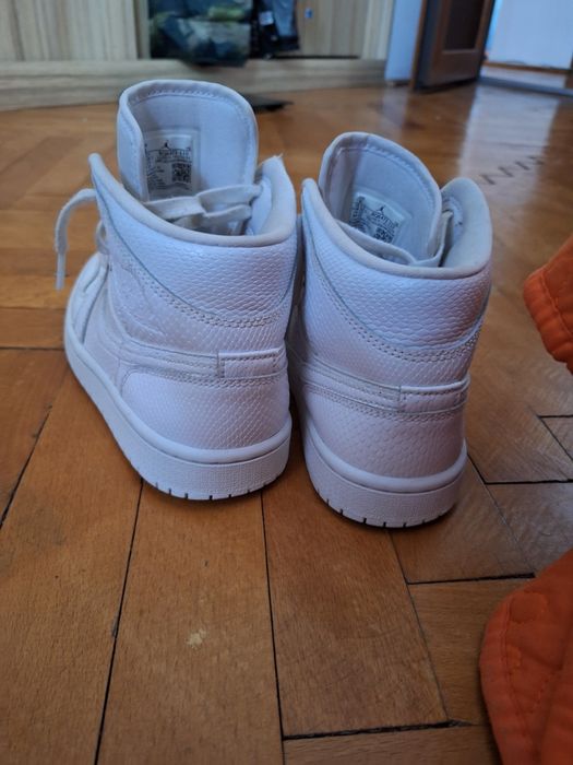 Nike Jordan 1 mid all white snakeskin unisex