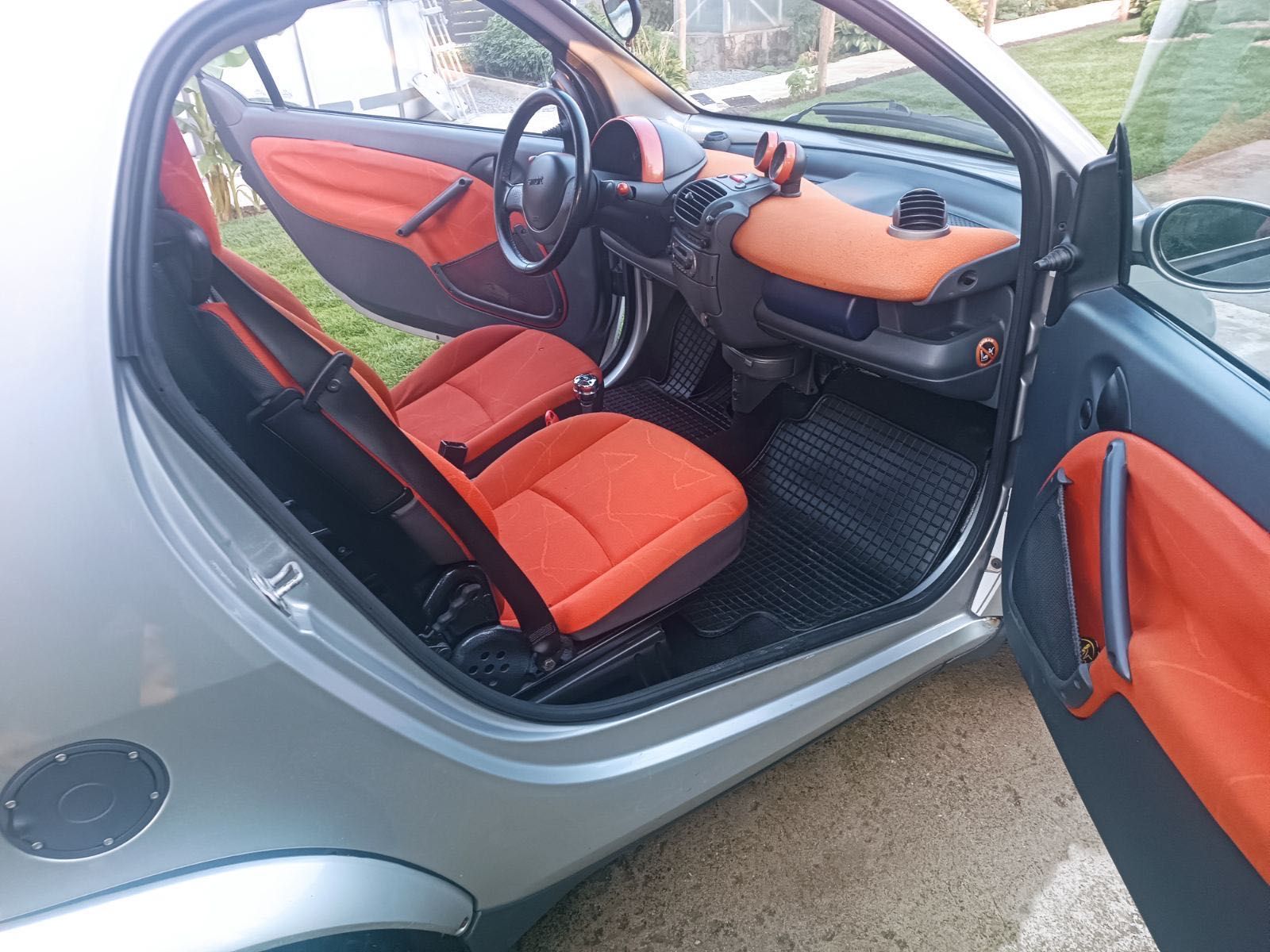 Лек автомобил Смарт Fortwo
