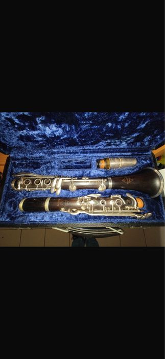 Vând clarinet în cutie