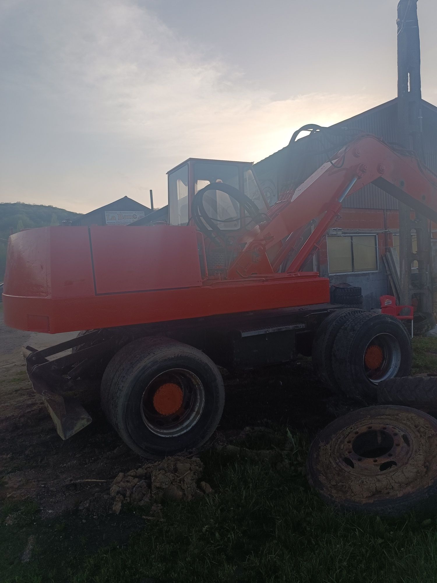 Vând excavator O&K