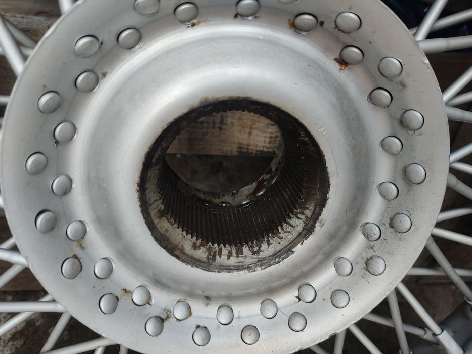 Roti auto retro spitate