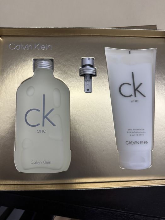 Calvin Klein One unisex SET CADOU 200ml edt + 200ml lotiune, 100% orig