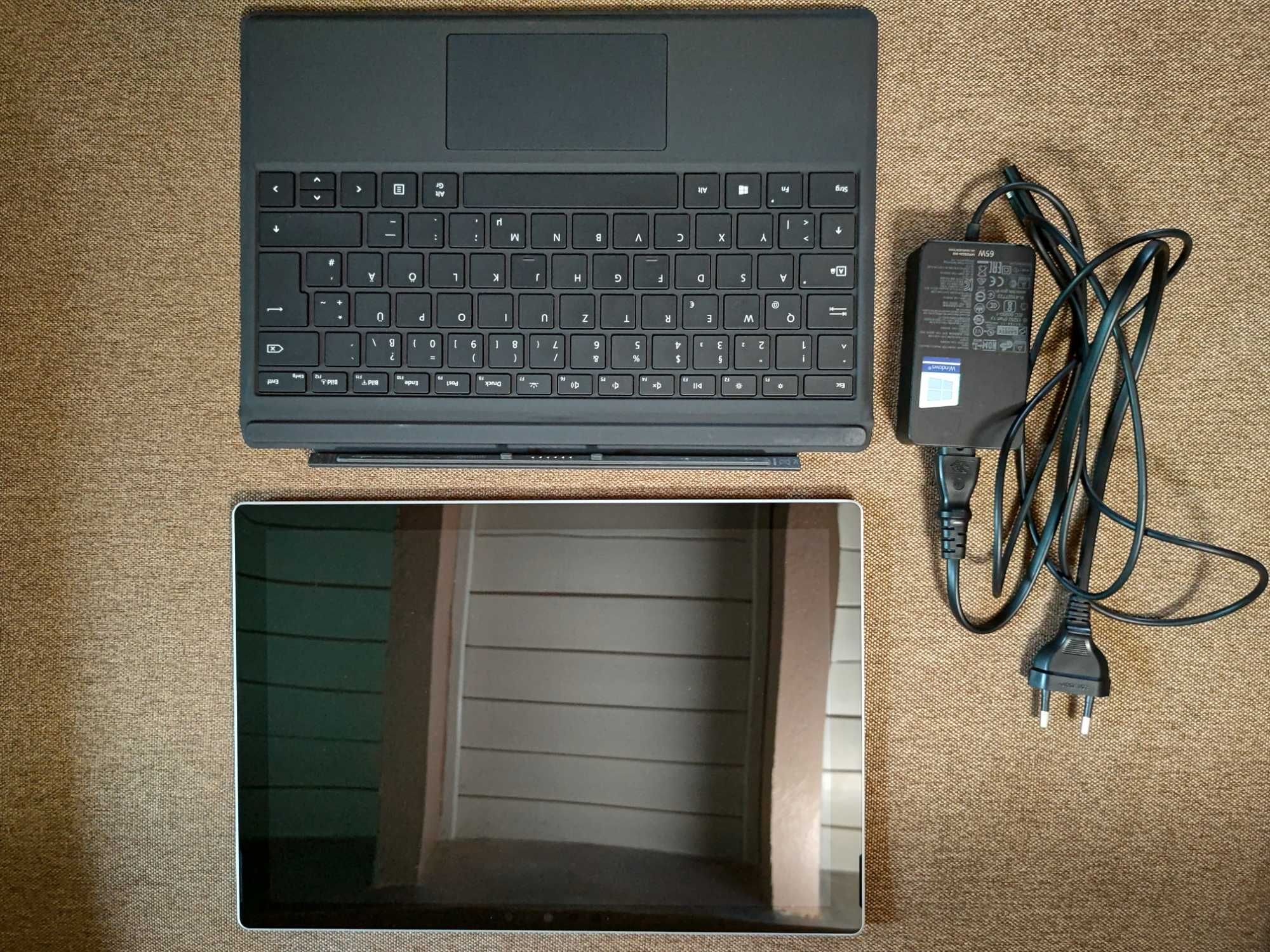 Microsoft Surface Pro 7 - Intel Core i5 - 8GB RAM - Impecabil