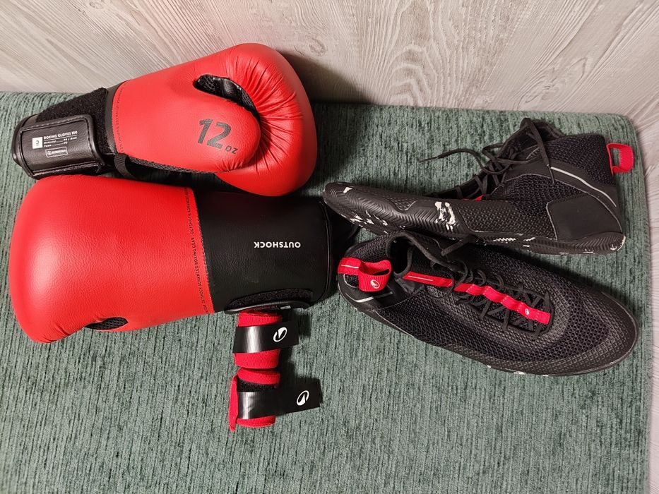 Боксови ръкавици и обувки