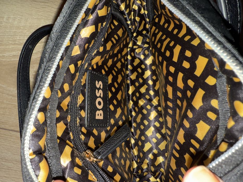 Poseta Boss mica, curea de purtat peste umar