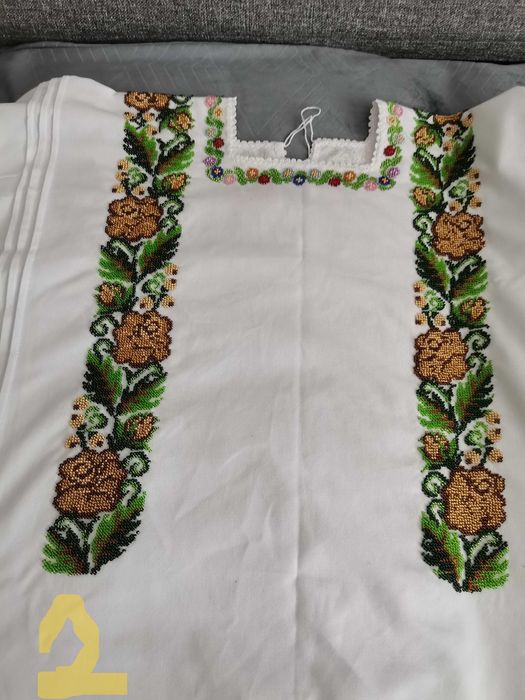 Camasi traditionale cu margele