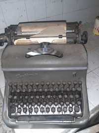 Отлично запазена пишеща машина