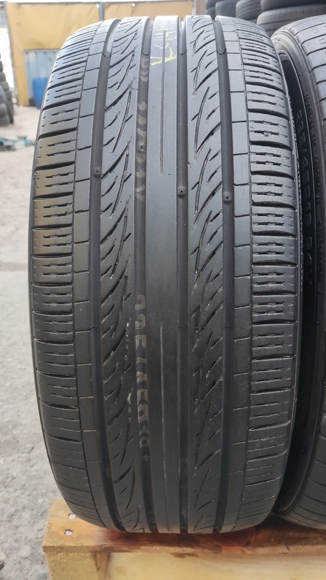 2бр всесезонни гуми 235/45/18 Kumho Solus XC, M+S
dot3718
гума 1 -6.5