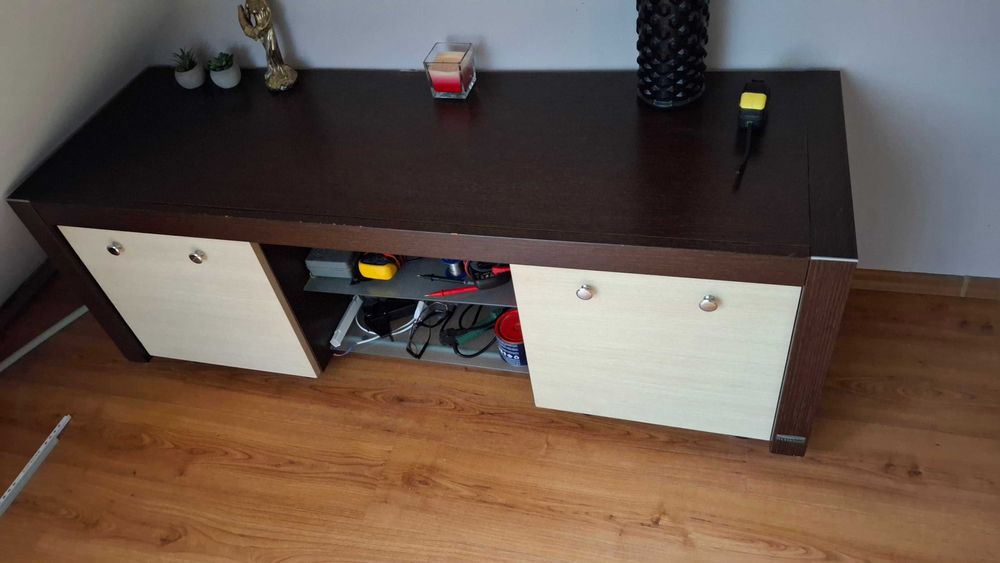 Продавам шкафове и диван