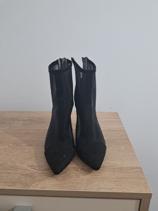 Продам ботильоны 39 размер