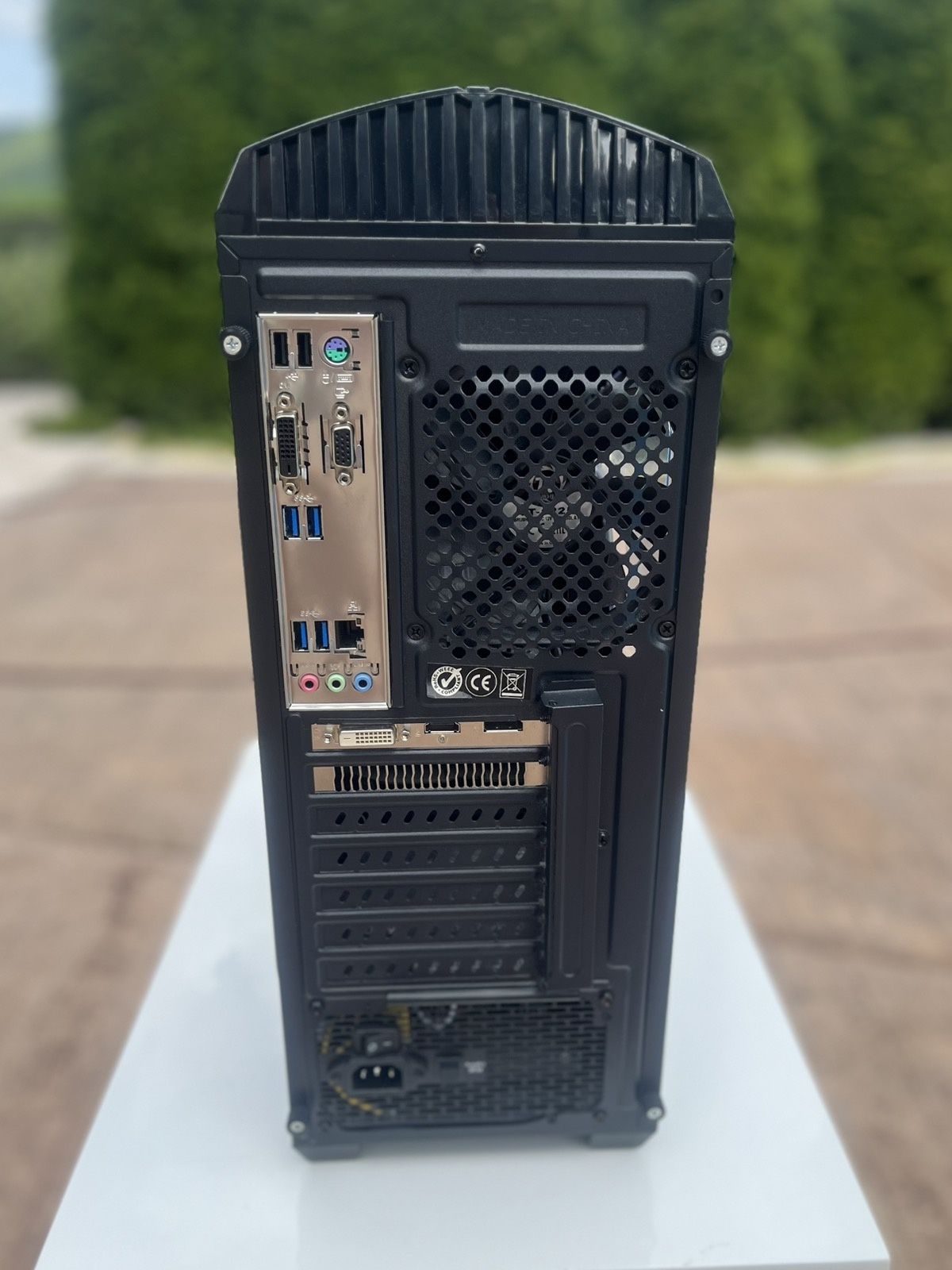 Продавам геймърски компютър – i5, RX 570, 16GB RAM