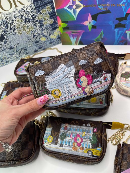 Poseta mica - Louis Vuitton cu imprimeuri