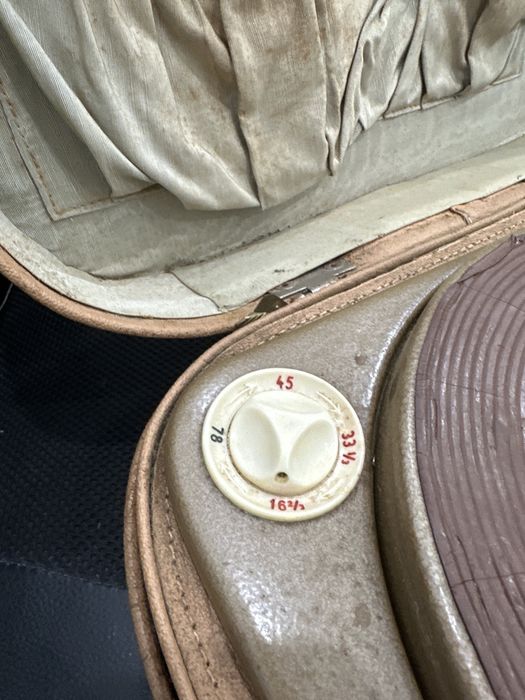 Gramofon Patefon Riz EG-4 pentru anticariat