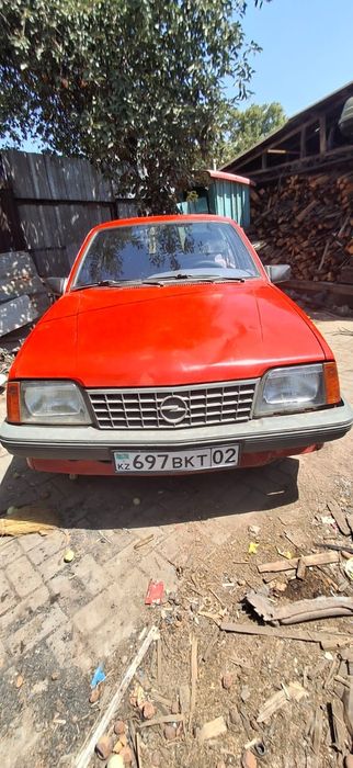 Срочно,продается авто Опель Аскона