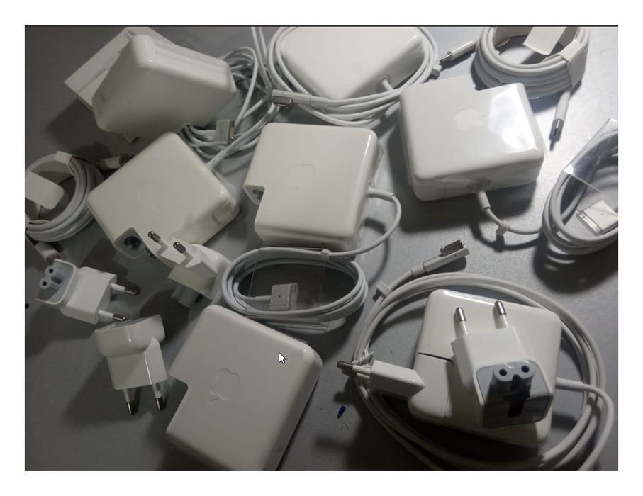 на все макбуки, зарядка, блок питания.