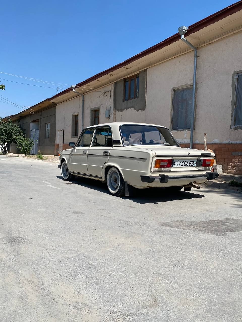 Jiguli sotladi 2106
